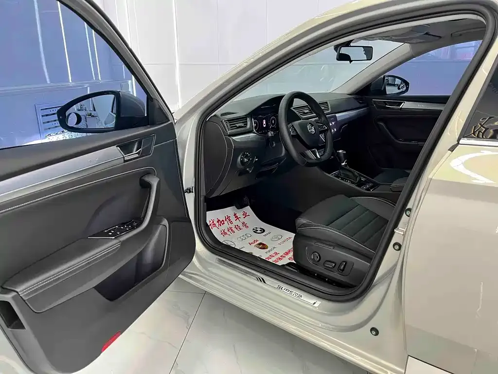 Skoda Superb — фото 2