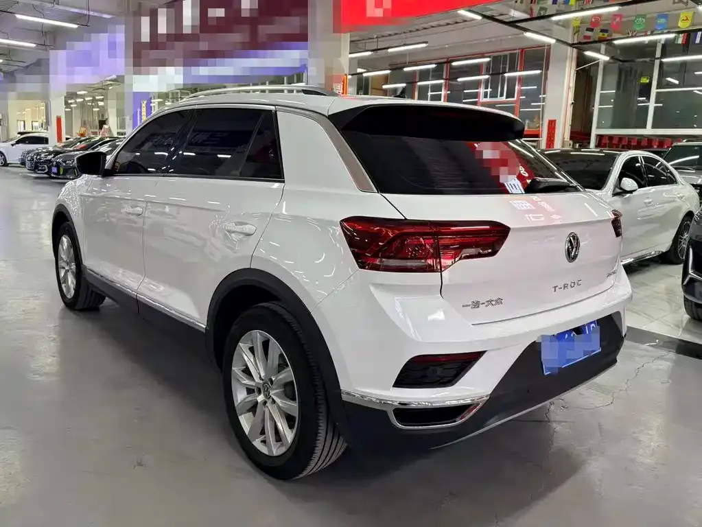 Volkswagen T-Roc — фото 2
