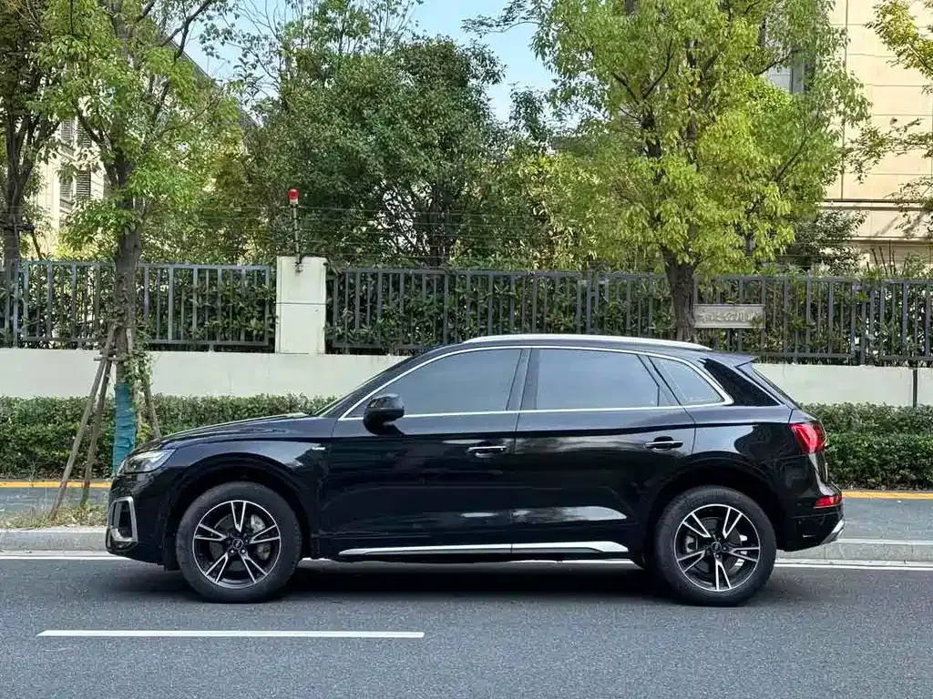 Audi Q5L — фото 9