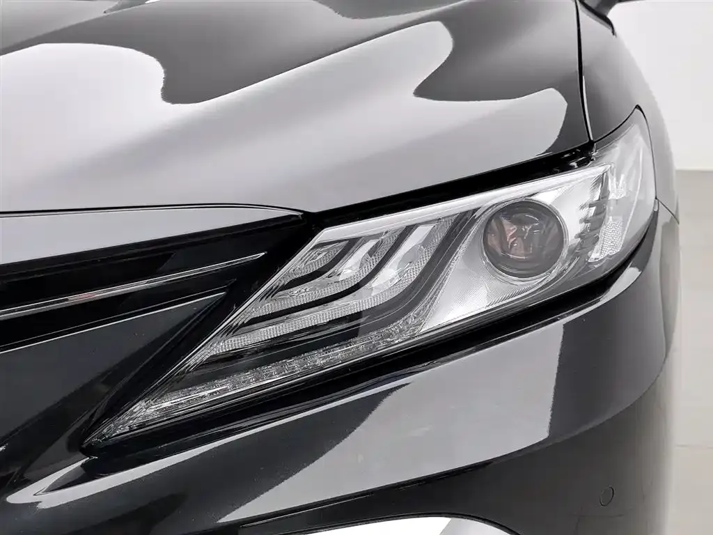 Toyota Camry — фото 10