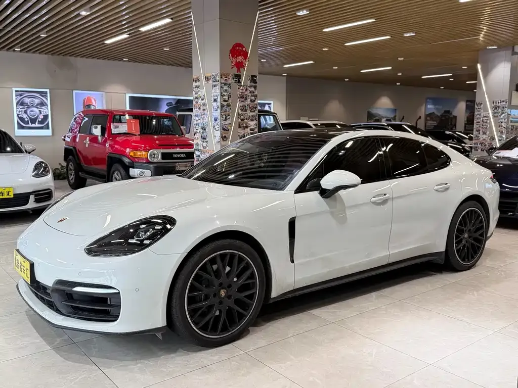 Porsche Panamera — фото 1