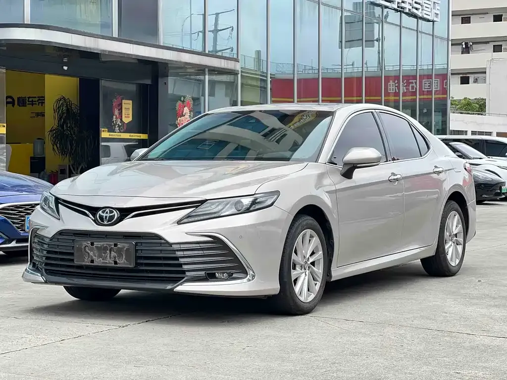 Toyota Camry — фото 9