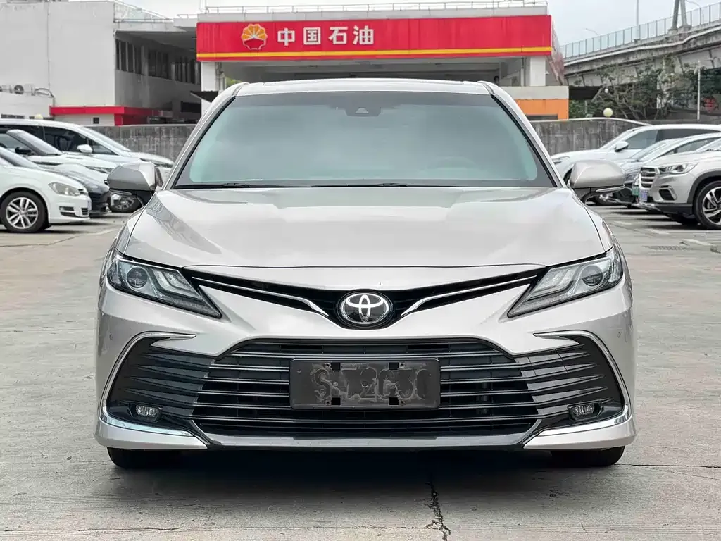 Toyota Camry — фото 5