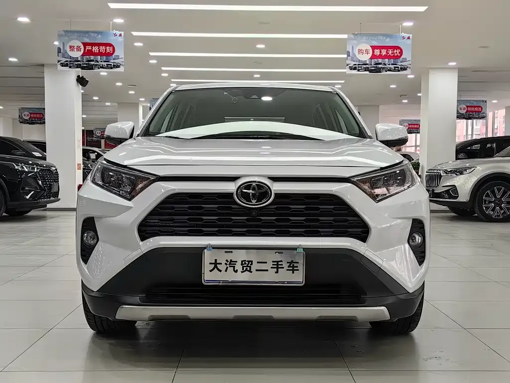 Toyota RAV4 — фото 5