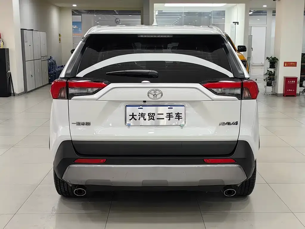 Toyota RAV4 — фото 3