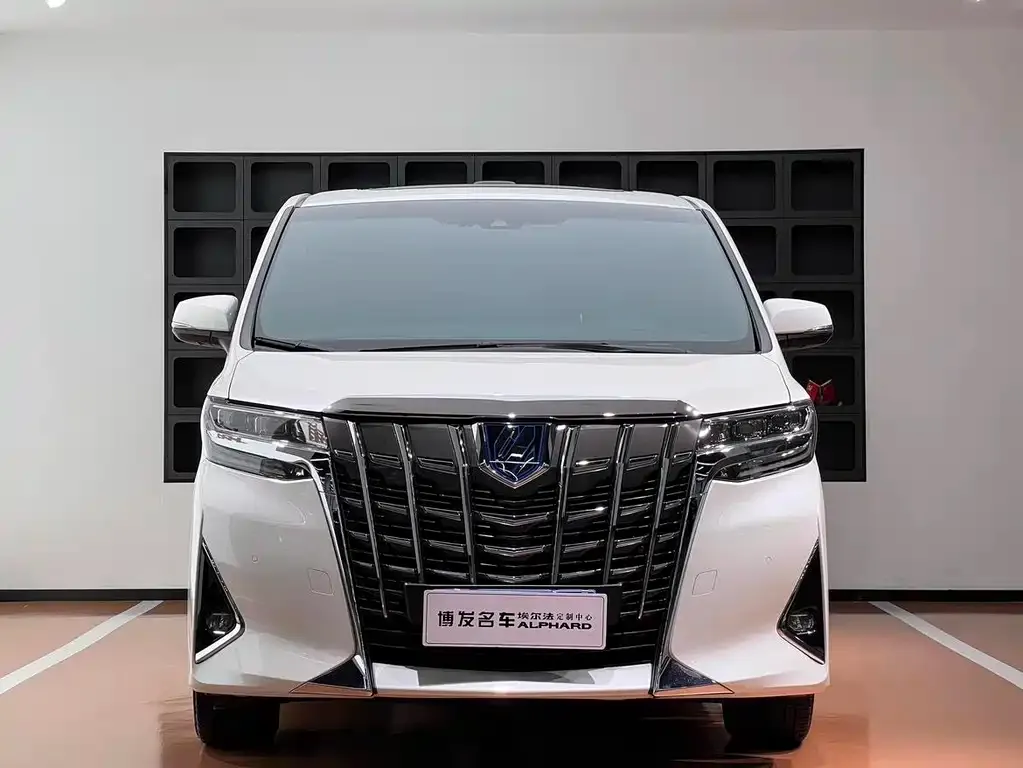 Toyota Alphard — фото 8