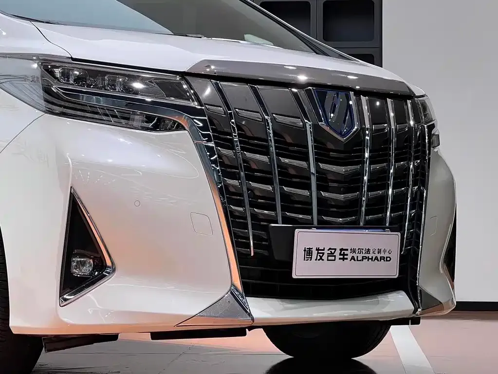 Toyota Alphard — фото 10