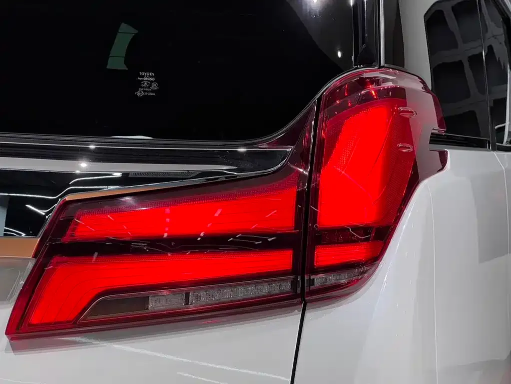 Toyota Alphard — фото 3