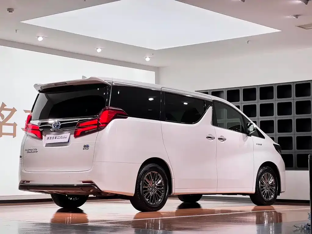 Toyota Alphard — фото 9