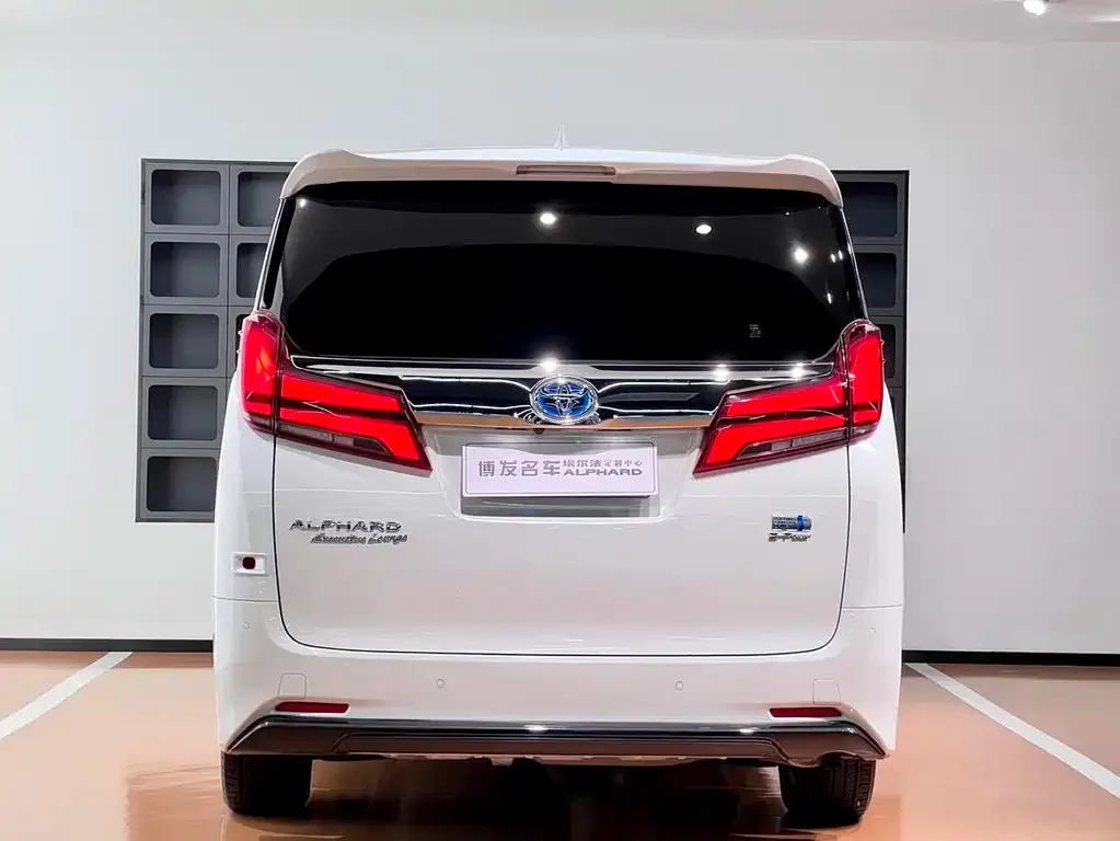 Toyota Alphard — фото 7