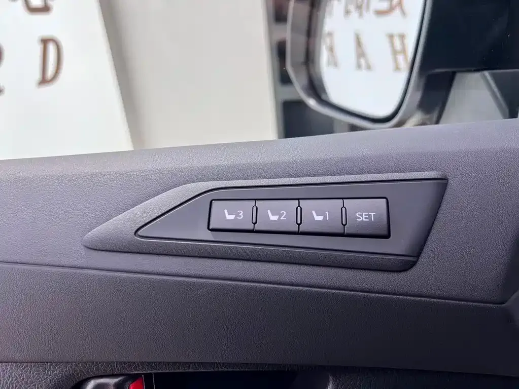Toyota Alphard — фото 5