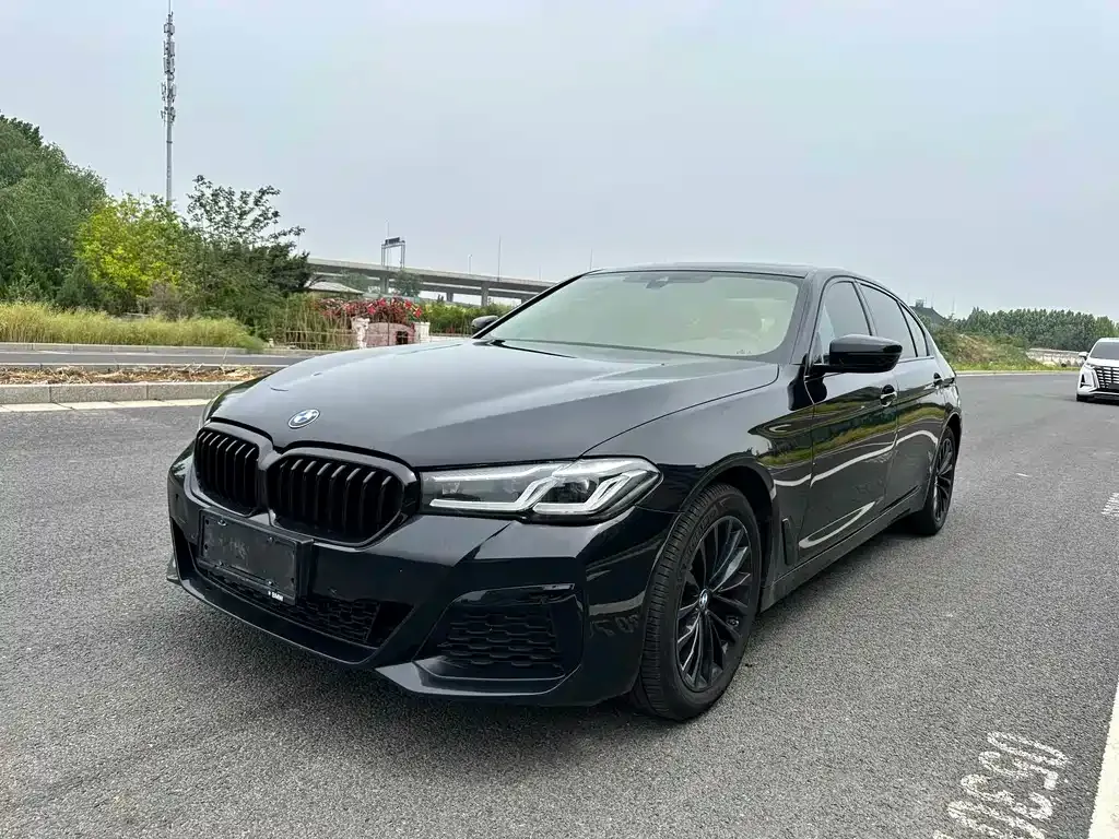 BMW 5 Series — фото 1
