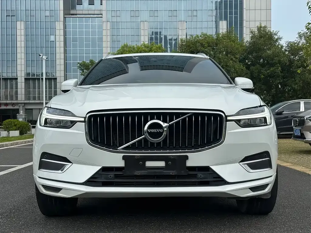 Volvo XC60 — фото 5