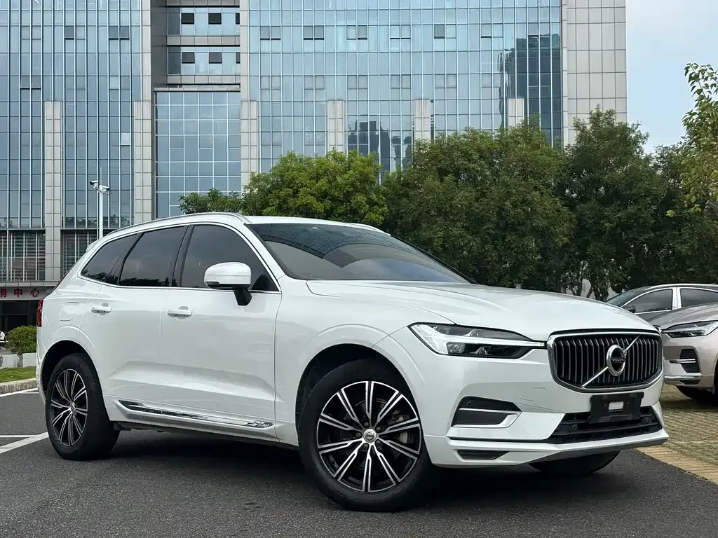 Volvo XC60 — фото 7