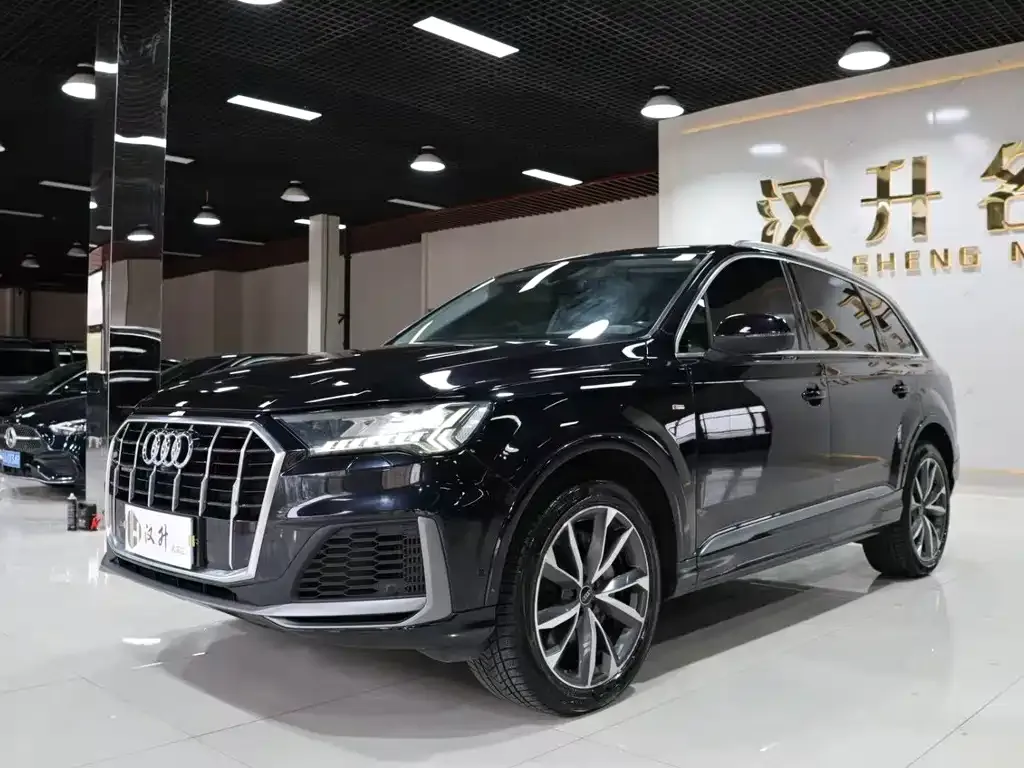 Audi Q7 — фото 1