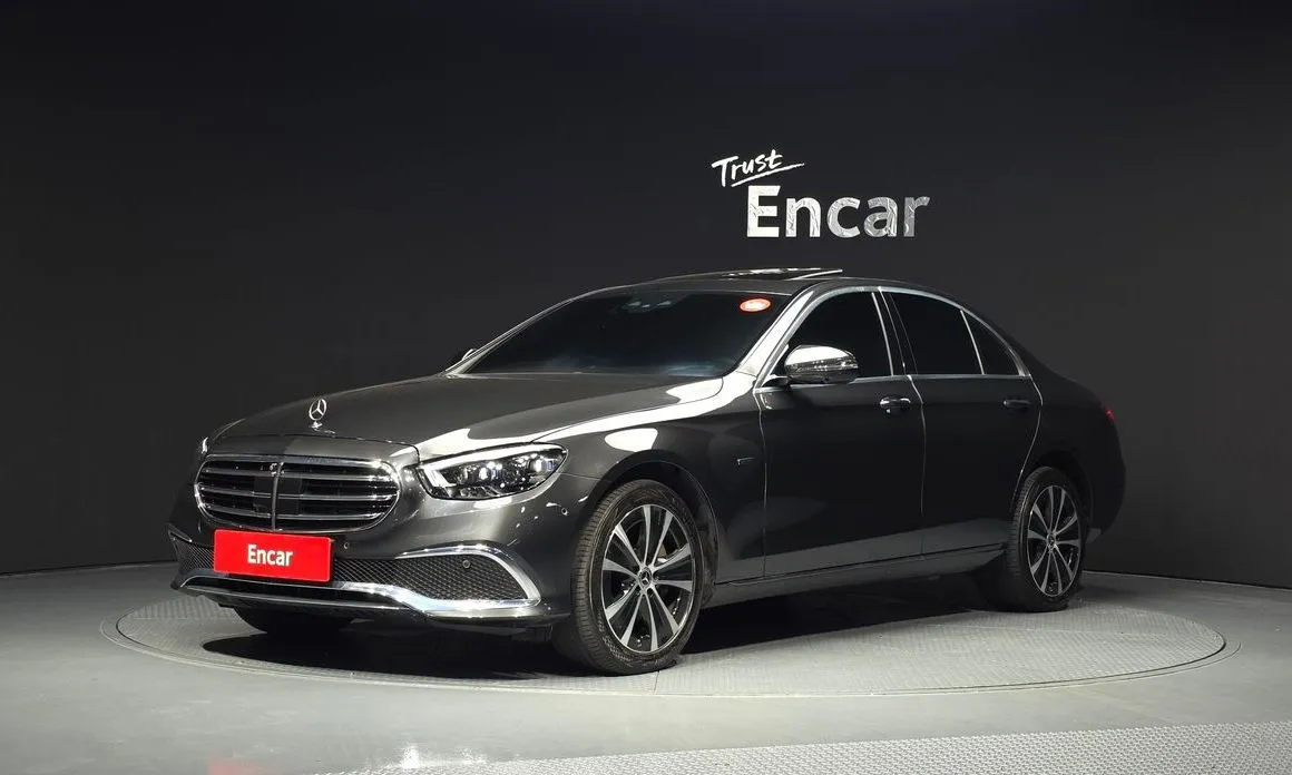 Mercedes-Benz E-Class — фото 1