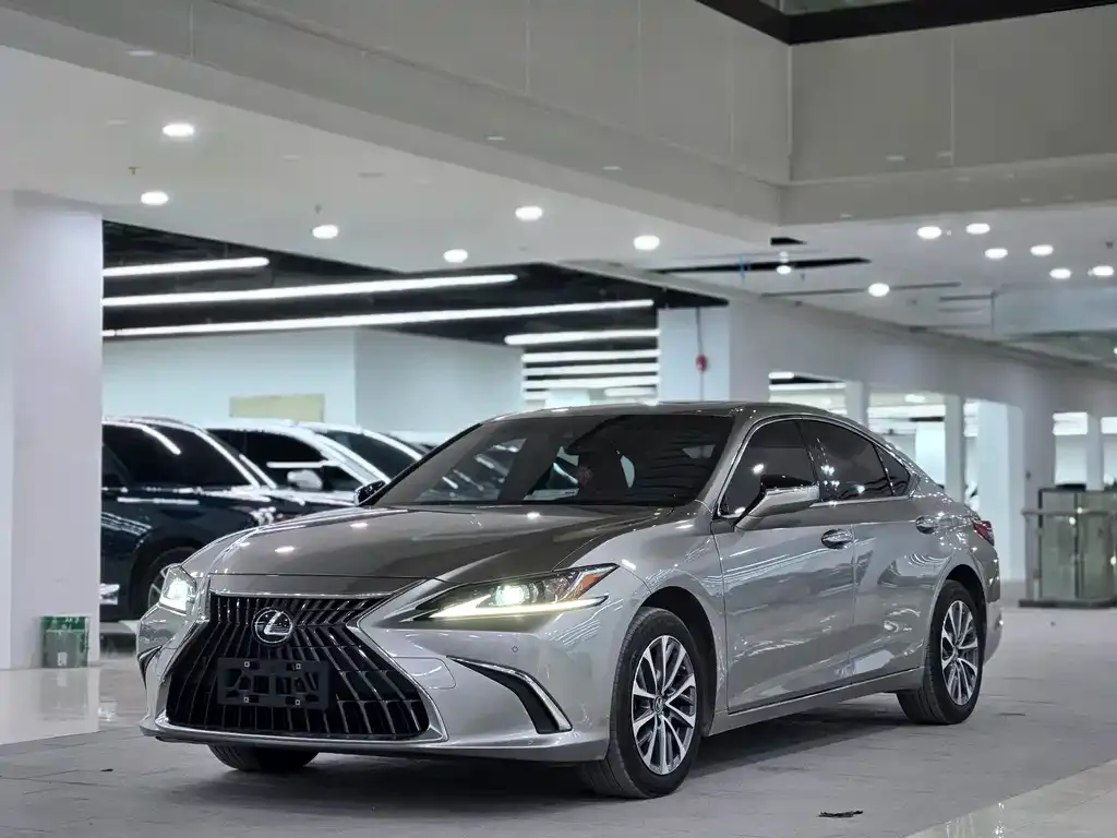 Lexus ES — фото 1