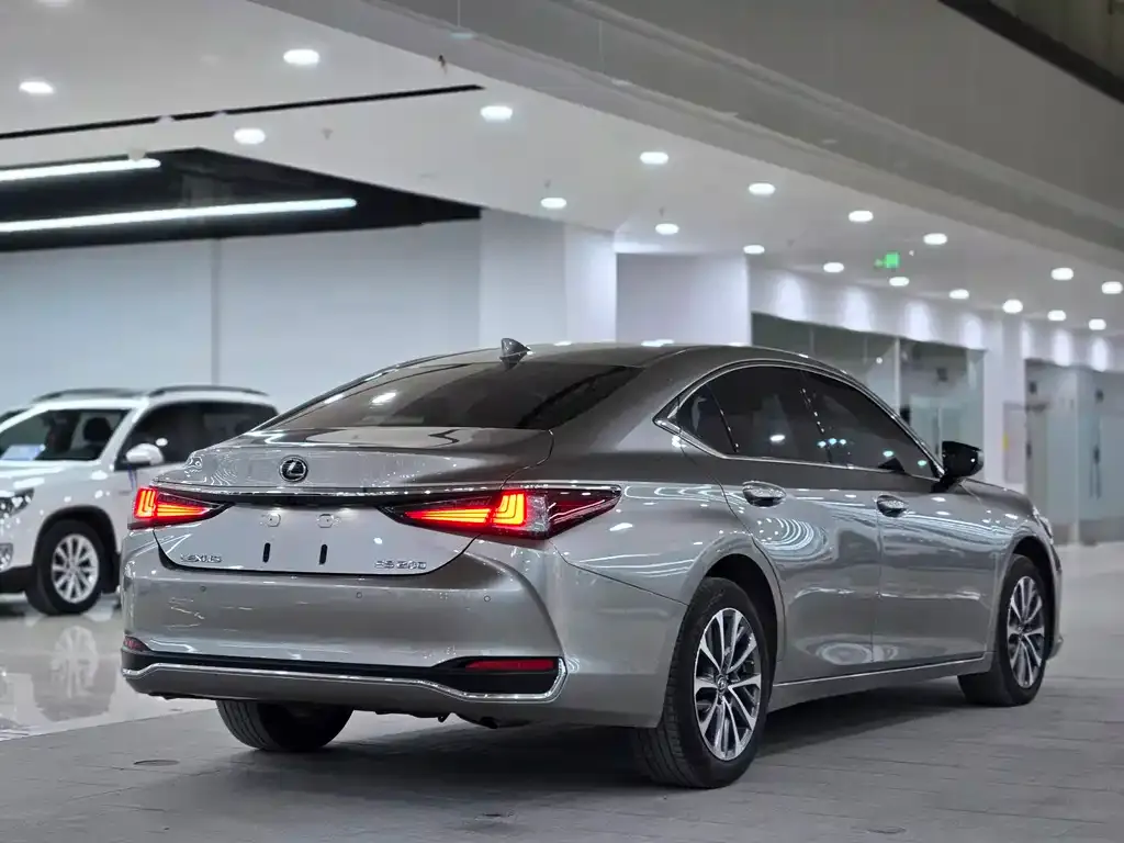 Lexus ES — фото 6