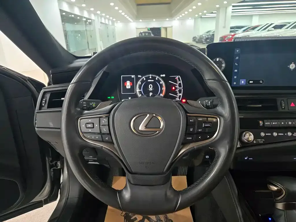 Lexus ES — фото 10