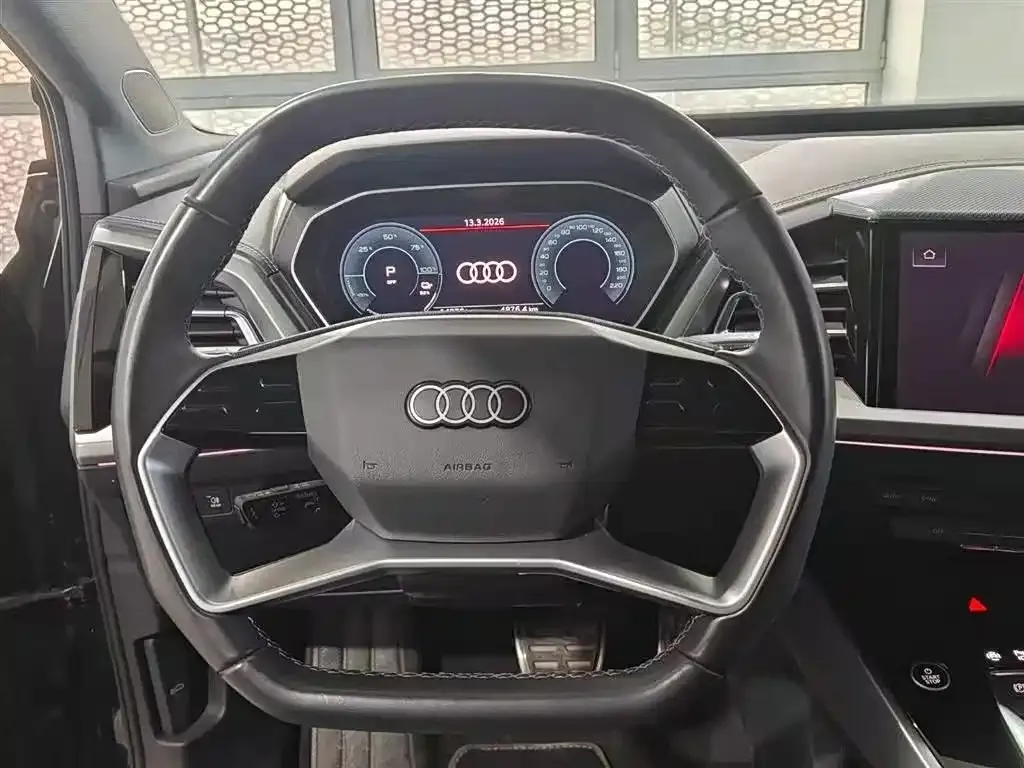 Audi Q4 e-tron — фото 6