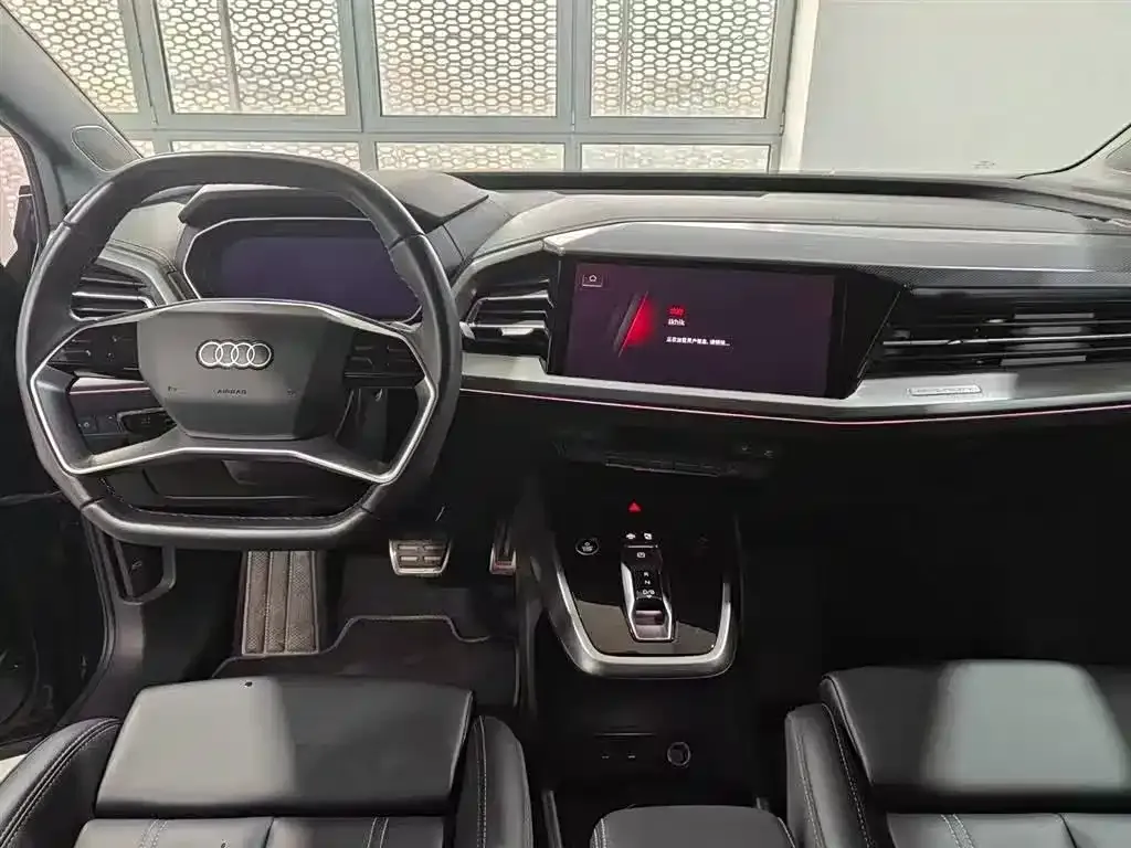 Audi Q4 e-tron — фото 10