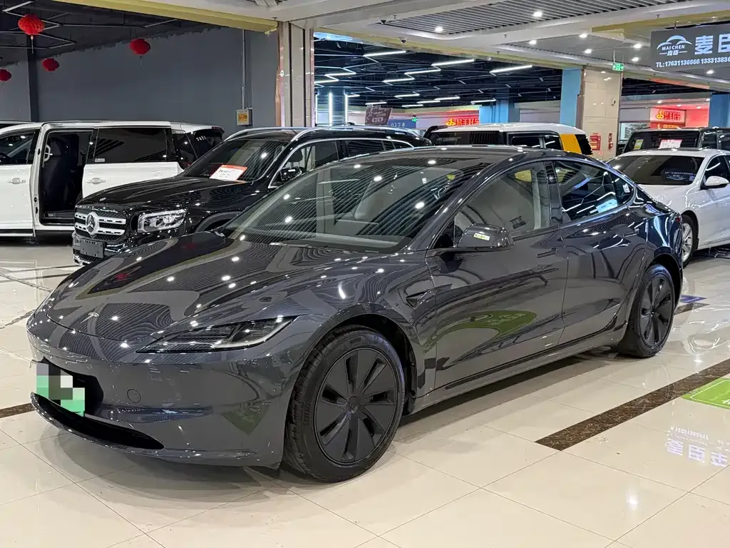 Tesla Model 3 — фото 1