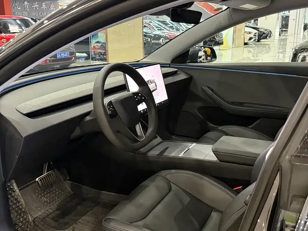 Tesla Model 3 — фото 5