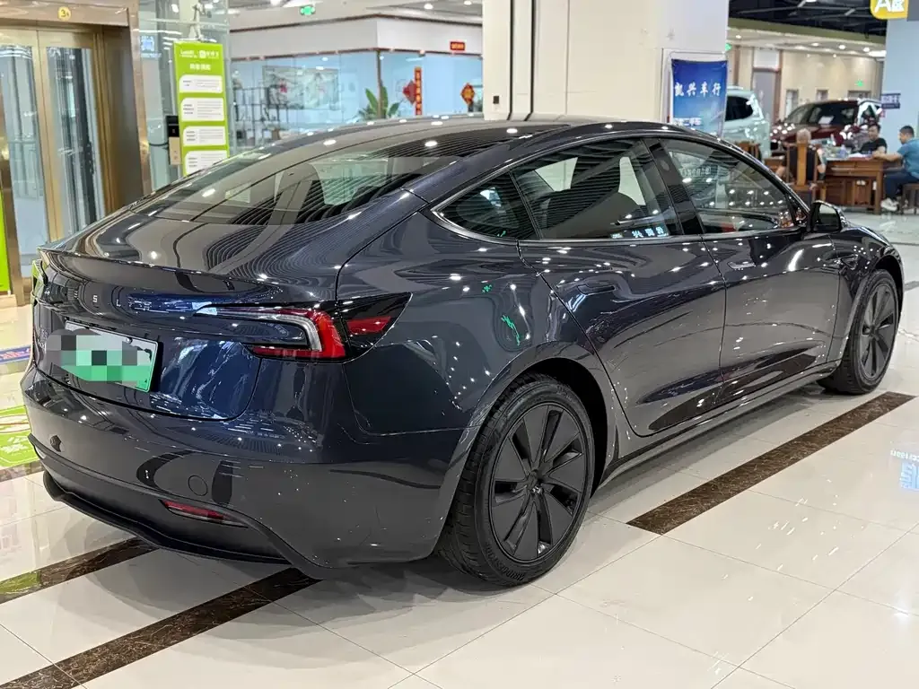 Tesla Model 3 — фото 4