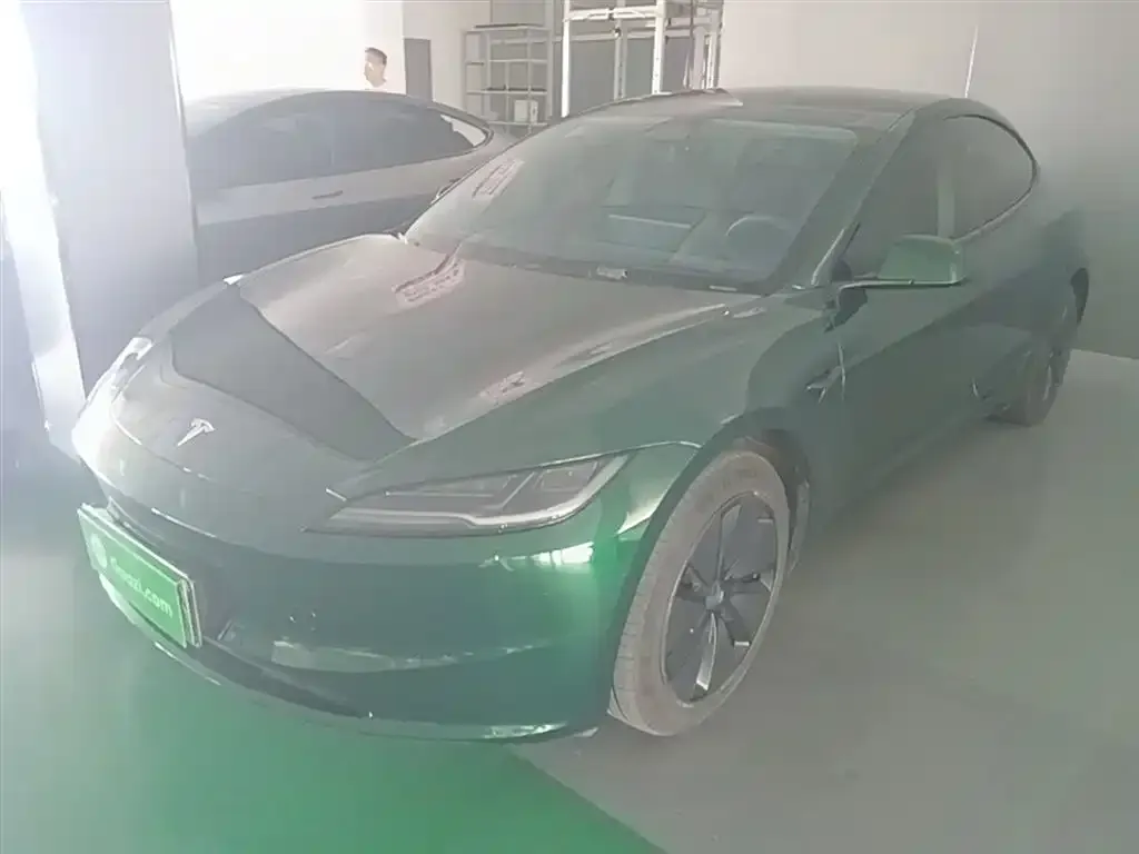 Tesla Model 3 — фото 1