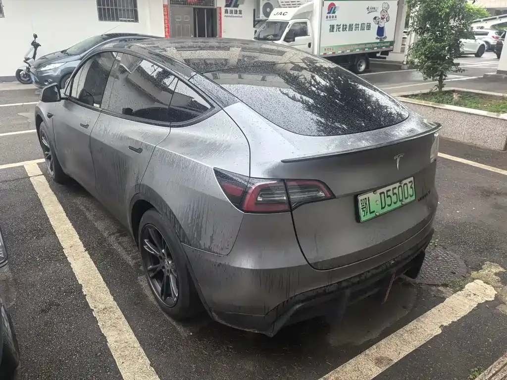Tesla Model Y — фото 8