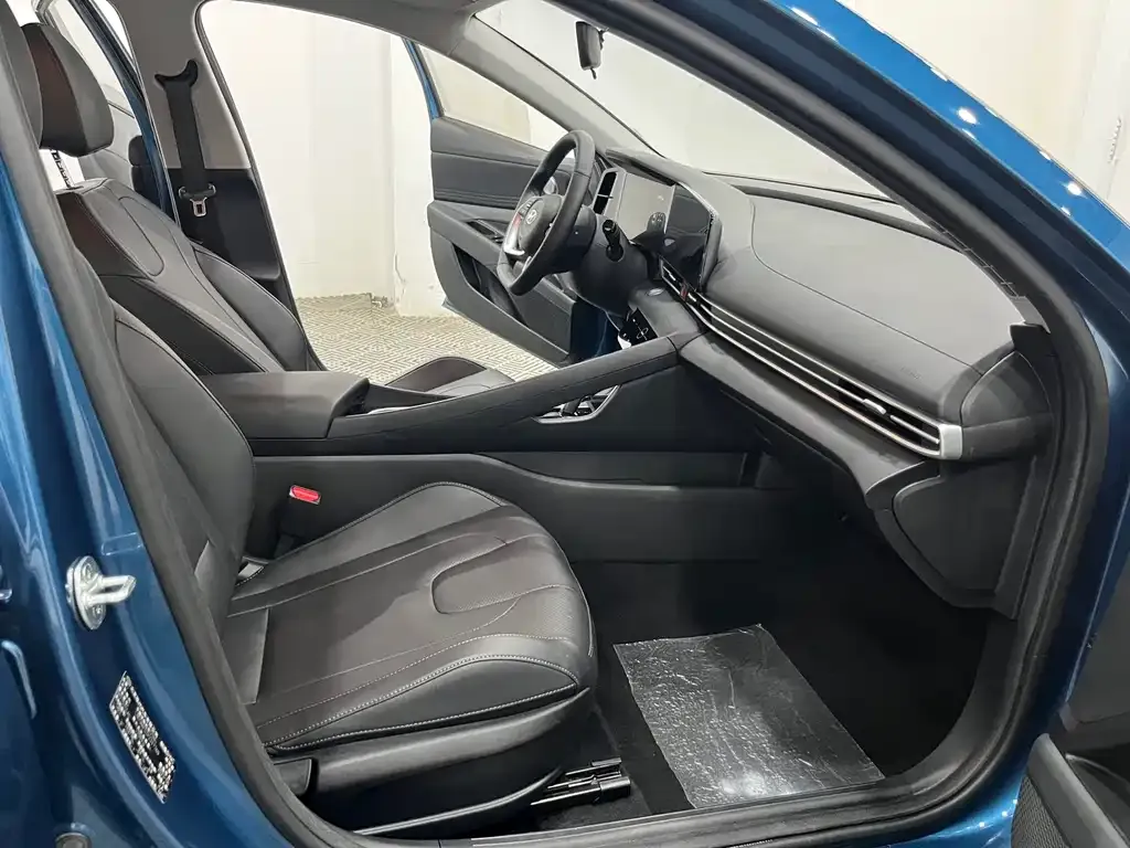 Hyundai Elantra — фото 5