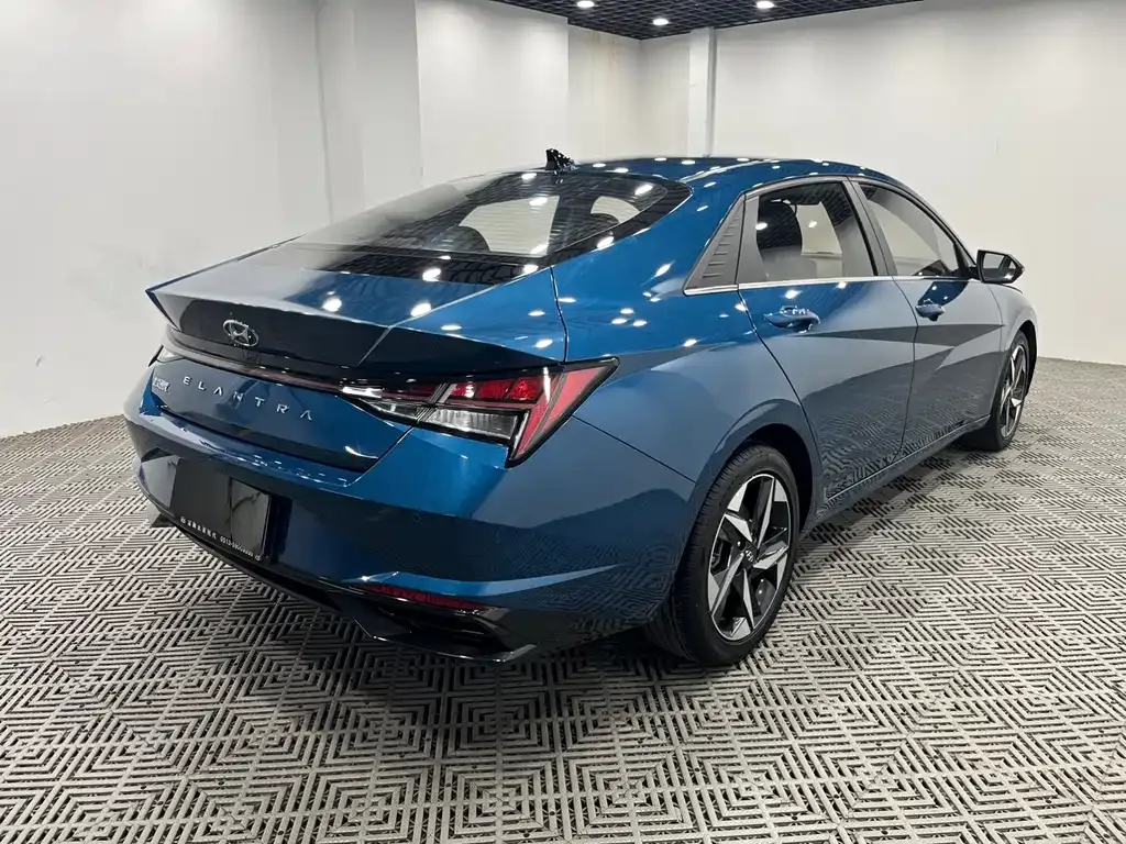 Hyundai Elantra — фото 4