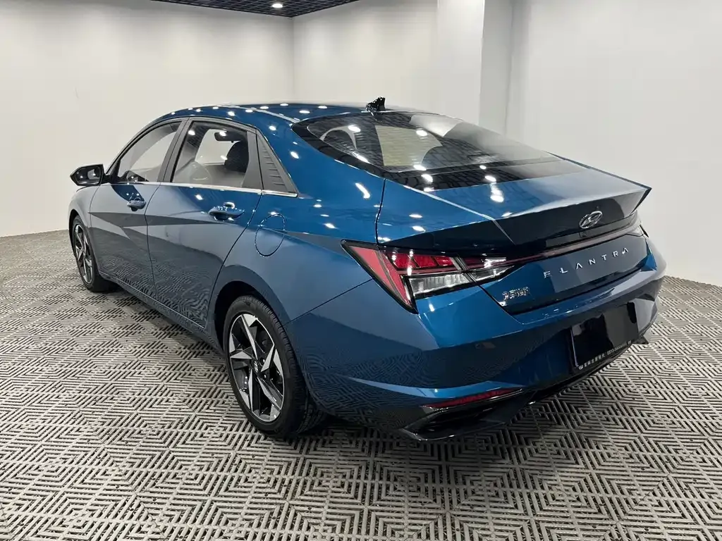 Hyundai Elantra — фото 8