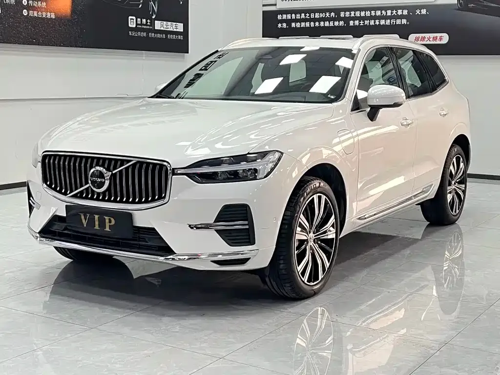 Volvo XC60 PHEV — фото 1