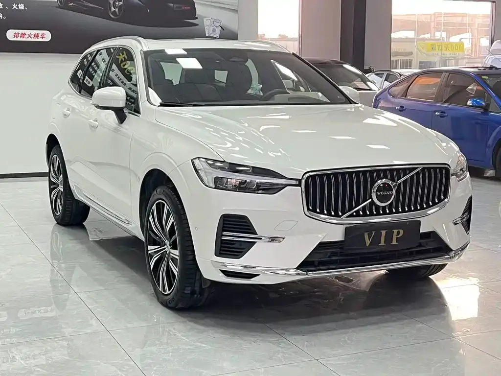 Volvo XC60 PHEV — фото 9