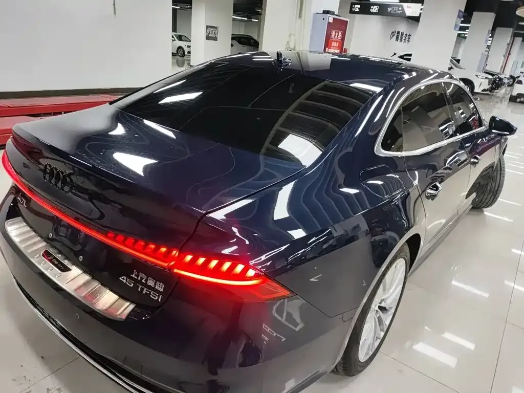 Audi A7L — фото 6