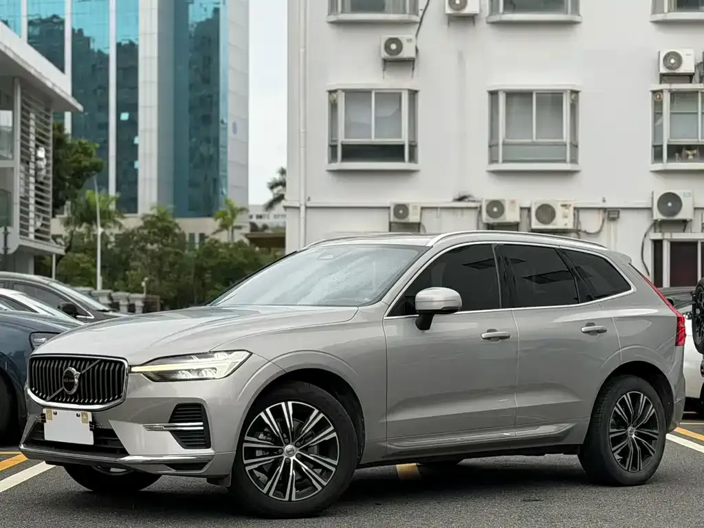 Volvo XC60 — фото 1