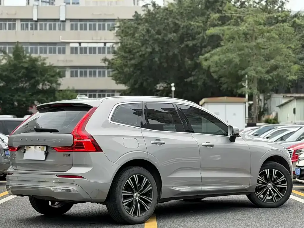 Volvo XC60 — фото 6