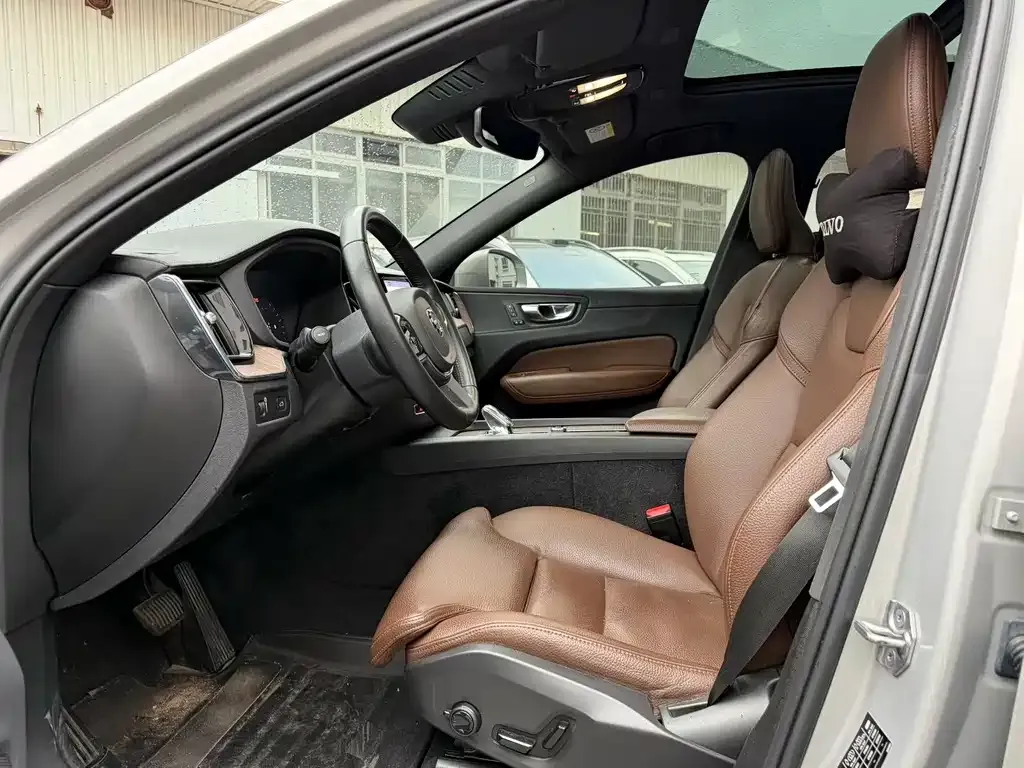 Volvo XC60 — фото 2
