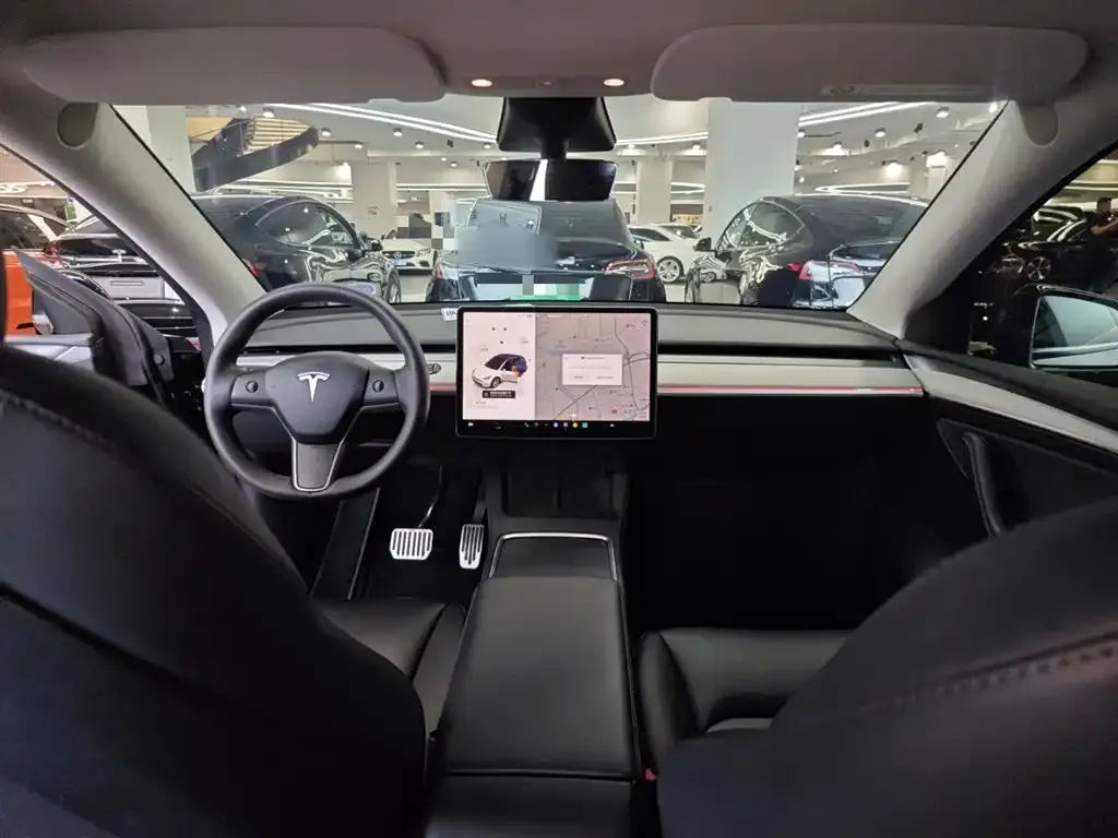 Tesla Model Y — фото 8