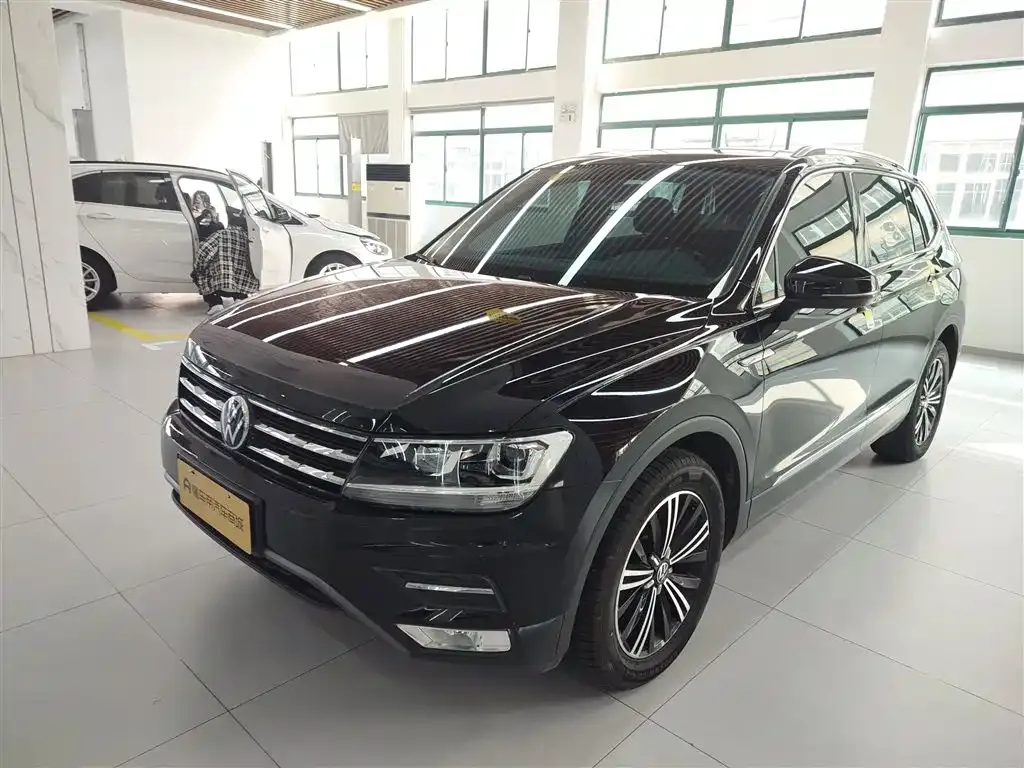 Volkswagen Tiguan L — фото 7