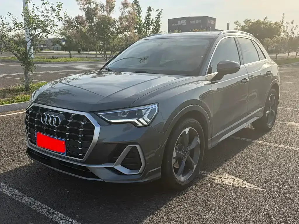 Audi Q3 — фото 1