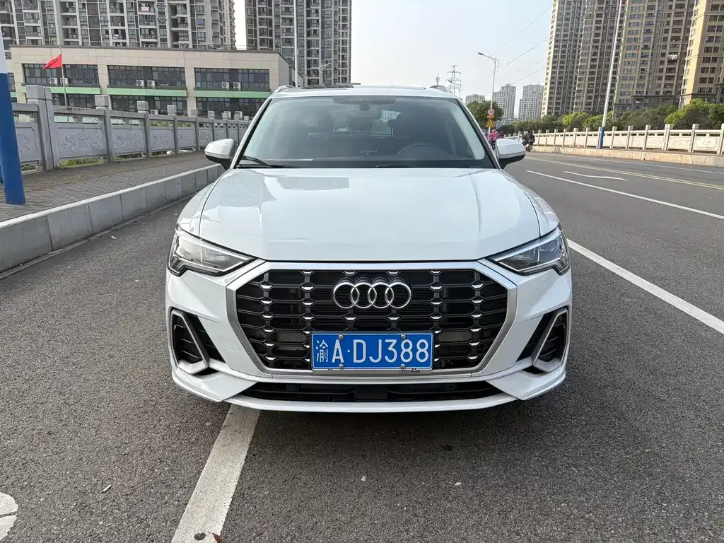 Audi Q3 — фото 1