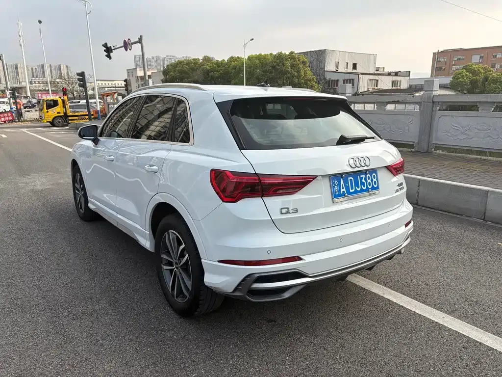 Audi Q3 — фото 10