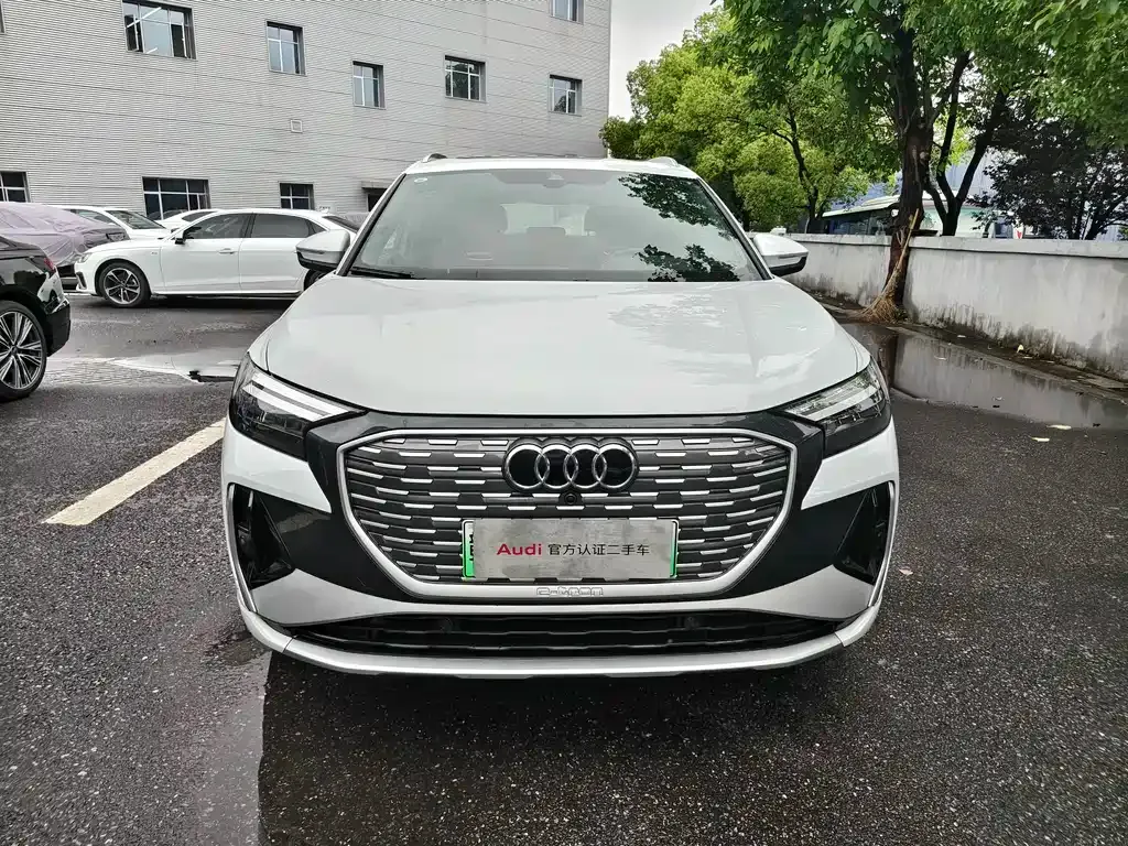 Audi Q4 e-tron — фото 4