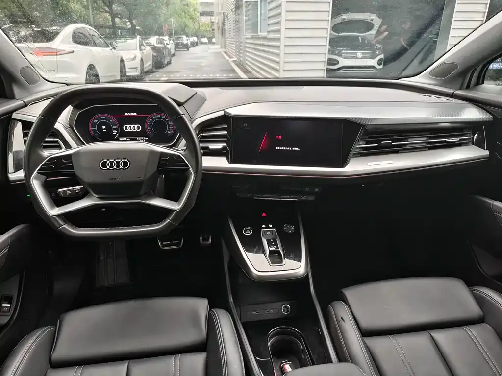 Audi Q4 e-tron — фото 8