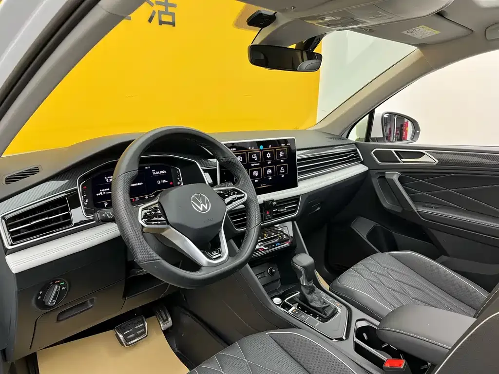 Volkswagen Tiguan L — фото 10