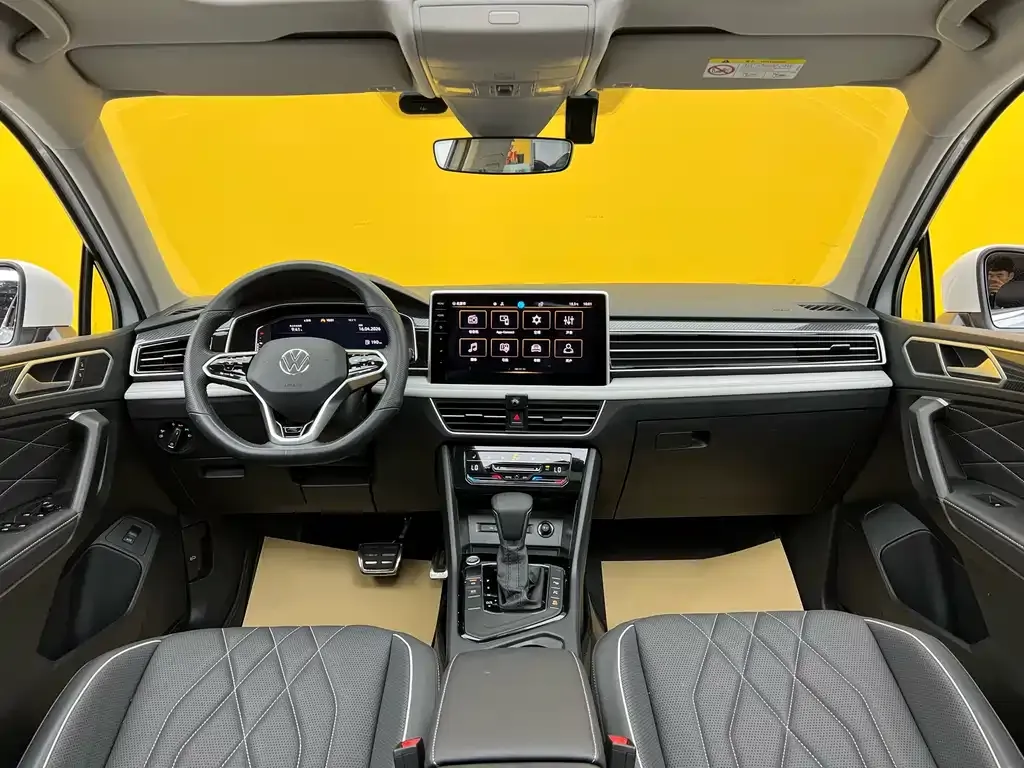 Volkswagen Tiguan L — фото 4