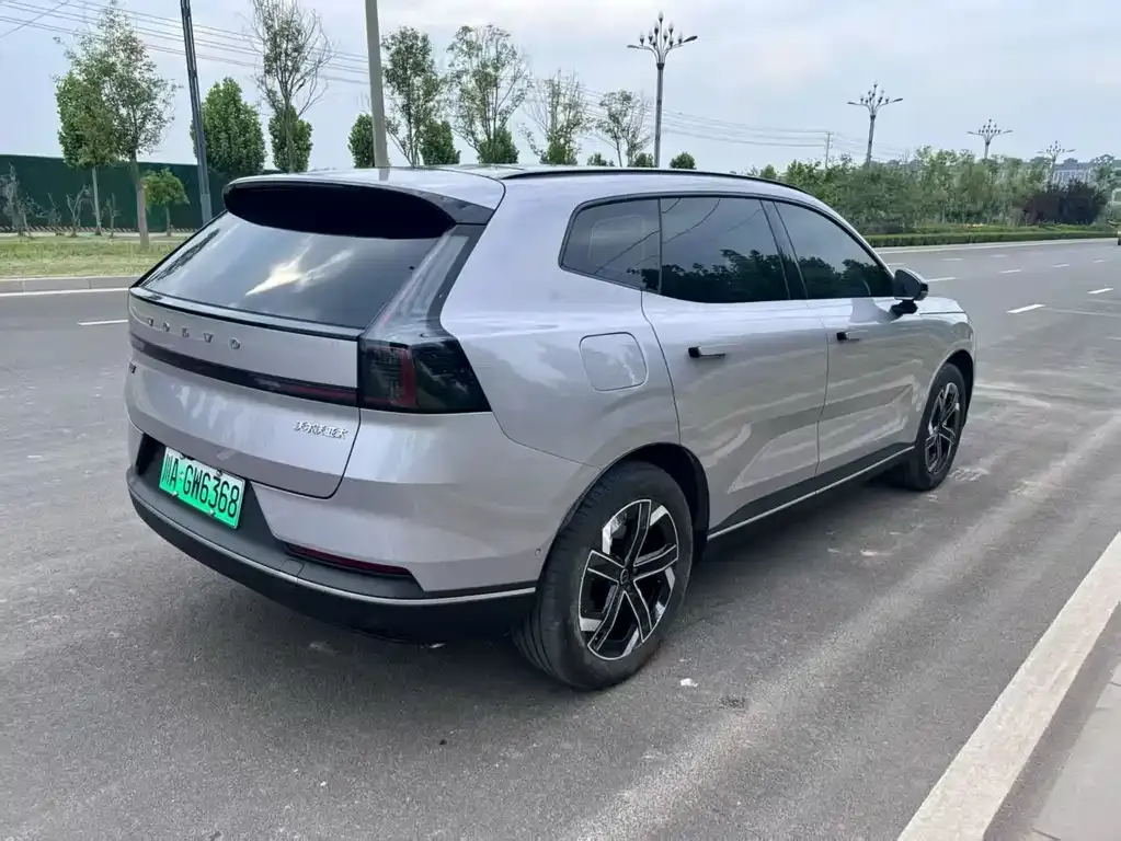 Volvo XC70 Plug-in Hybrid — фото 6