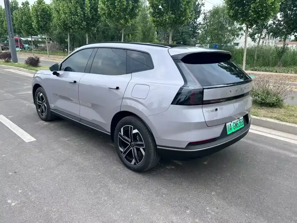 Volvo XC70 Plug-in Hybrid — фото 5